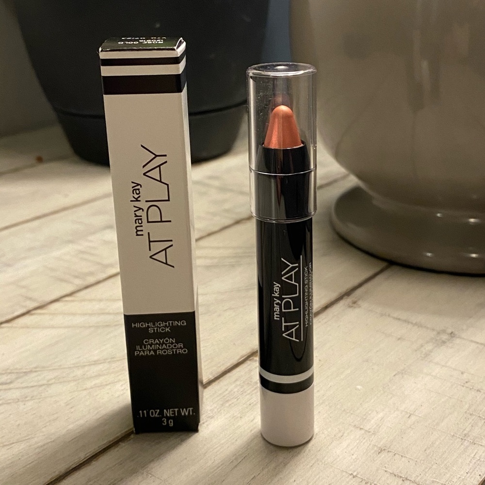 Mary Kay at Play® Highlighting Stick